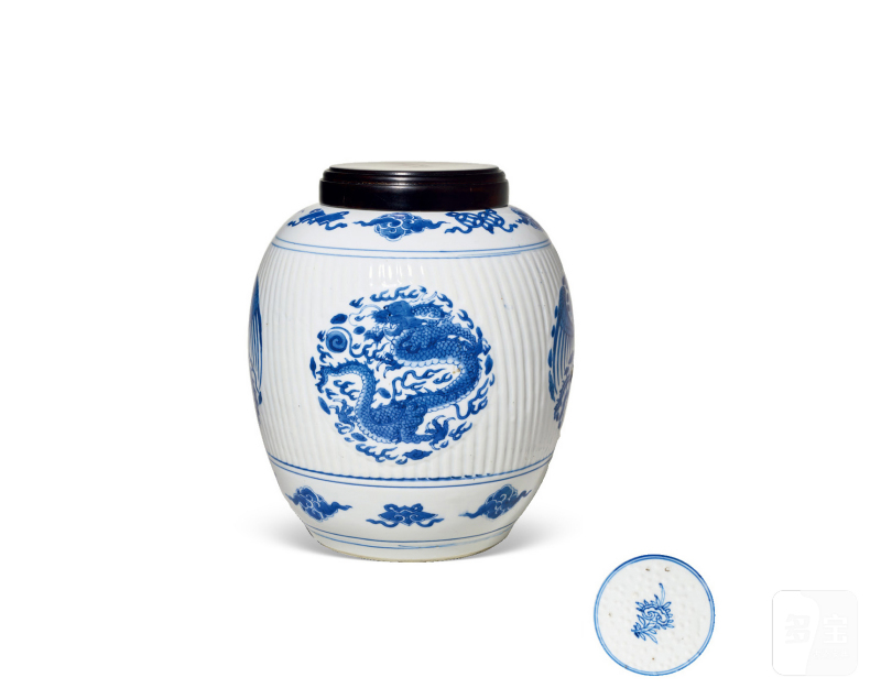 清康熙  青花龙凤纹瓜棱罐（带木盖）